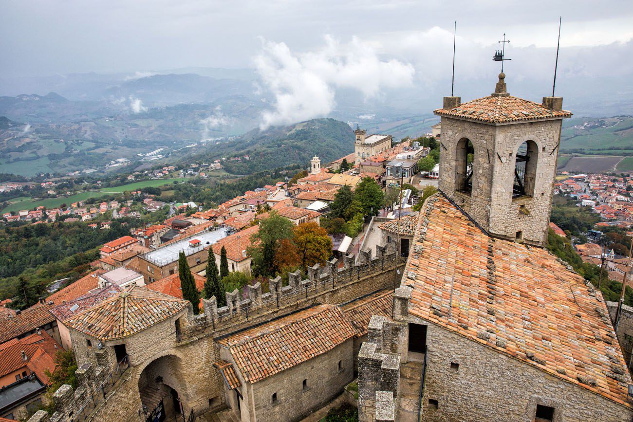 Большинство коммун Сан-Марино застроены современными невысокими домами